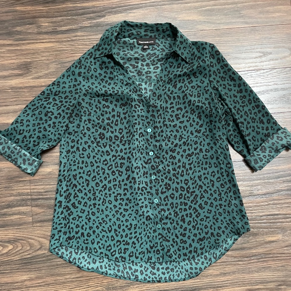 FORTUNE & IVY LEOPARD BLOUSE SMALL
